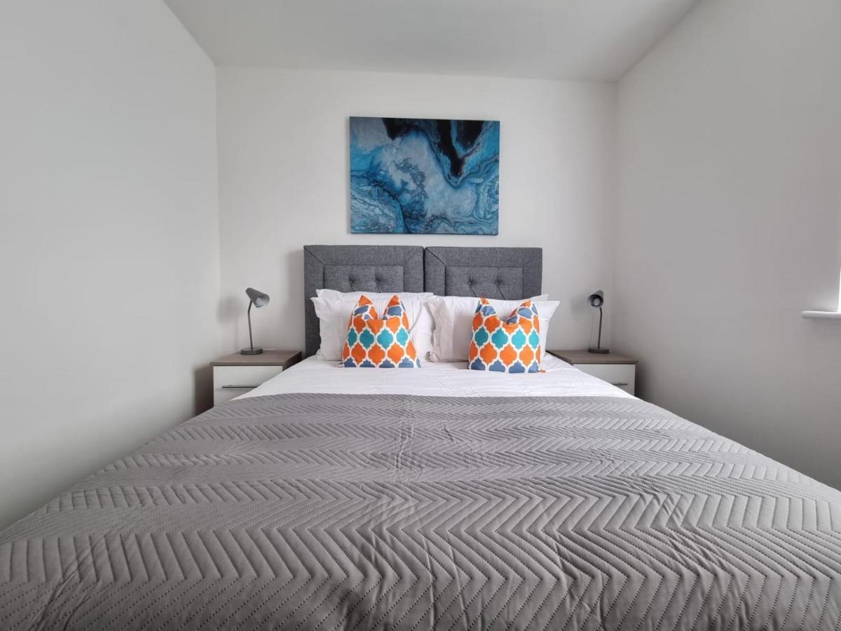 Casa de férias Beautiful 4 Bed Home, Sleeps 6, Driveway Parking, With Sky & Bt Sports
