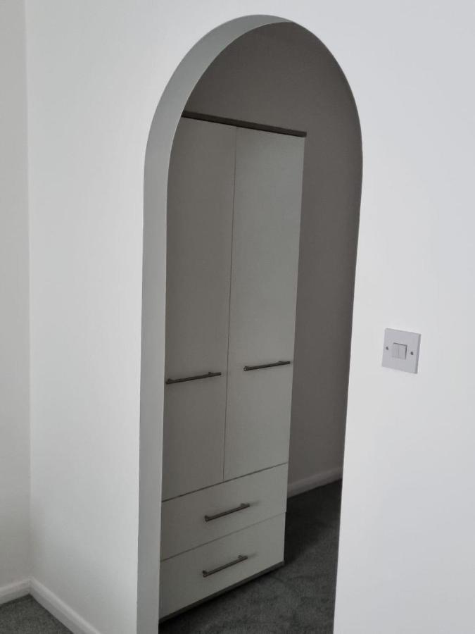 Casa de férias Beautiful 4 Bed Home, Sleeps 6, Driveway Parking, With Sky & Bt Sports *